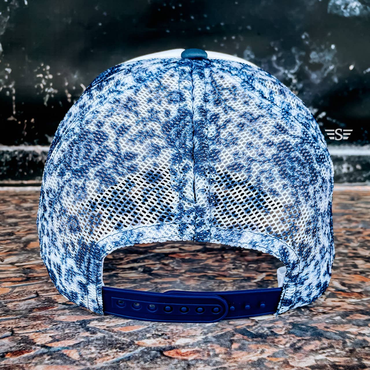 Magna Pony Chinoiserie Mesh Back